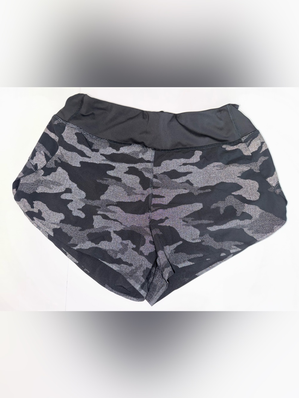 Athleta Run With It Reflective Printed 3.5” Shorts